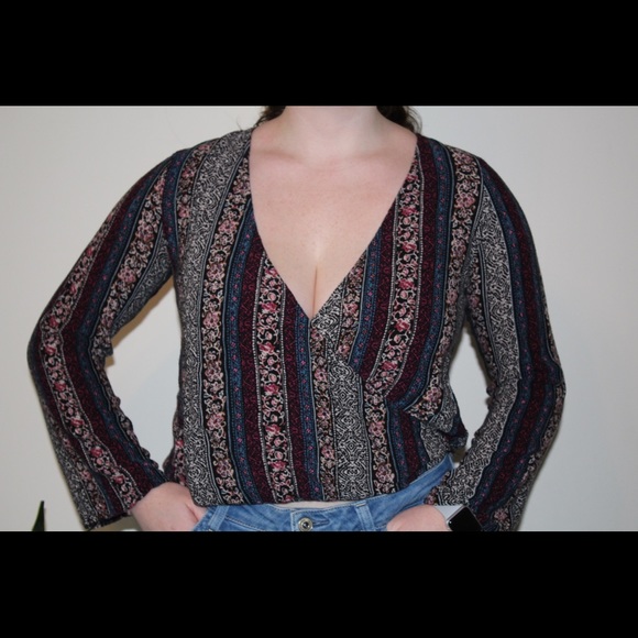 Flared sleeve patterned top - Picture 1 of 2